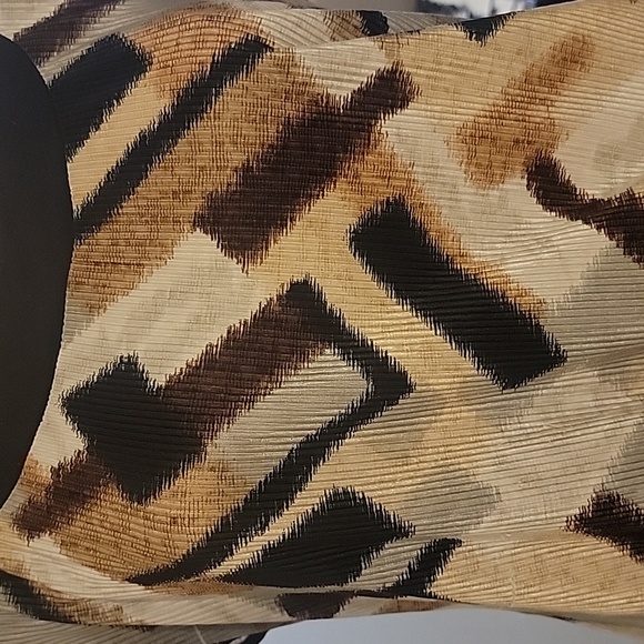 HOST PICK- Stylish Black and Brown Women's Top by dressbarn [NEEDS REPAIR] - Picture 4 of 4